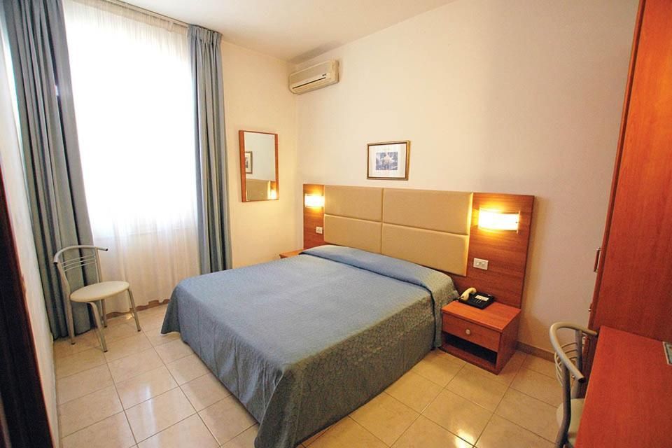 Hotel Patrizia Marina di Massa Exterior photo