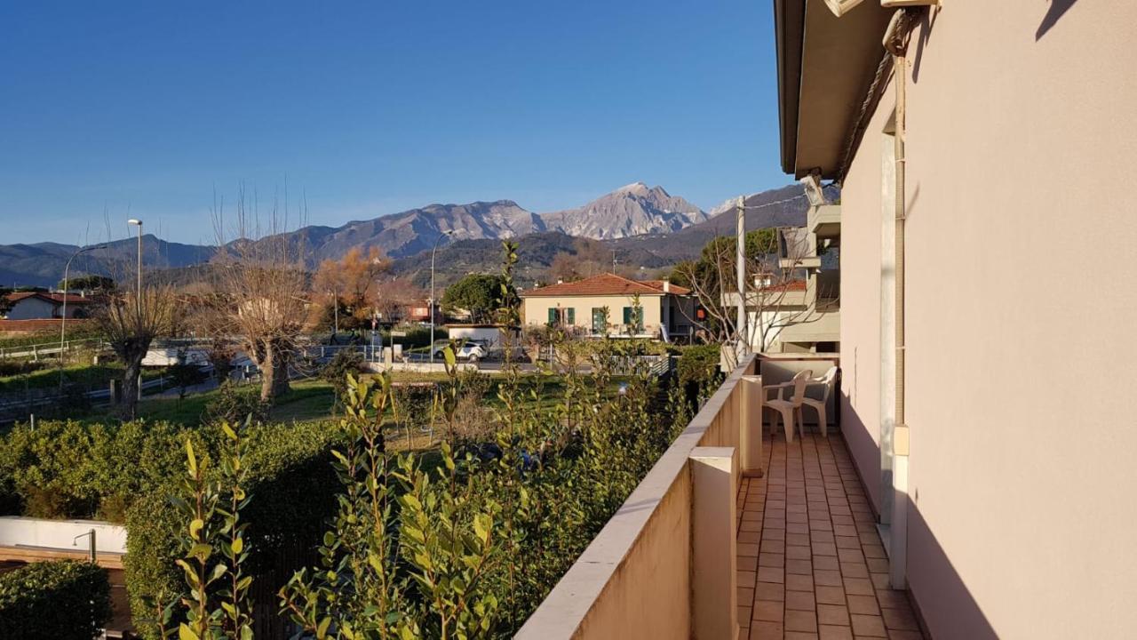Hotel Patrizia Marina di Massa Exterior photo